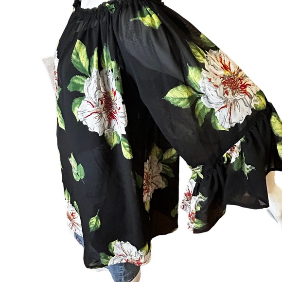 NWT Love Ari Boho Black Floral Top with Bell Sleeve Size 1X - Picture 7 of 12